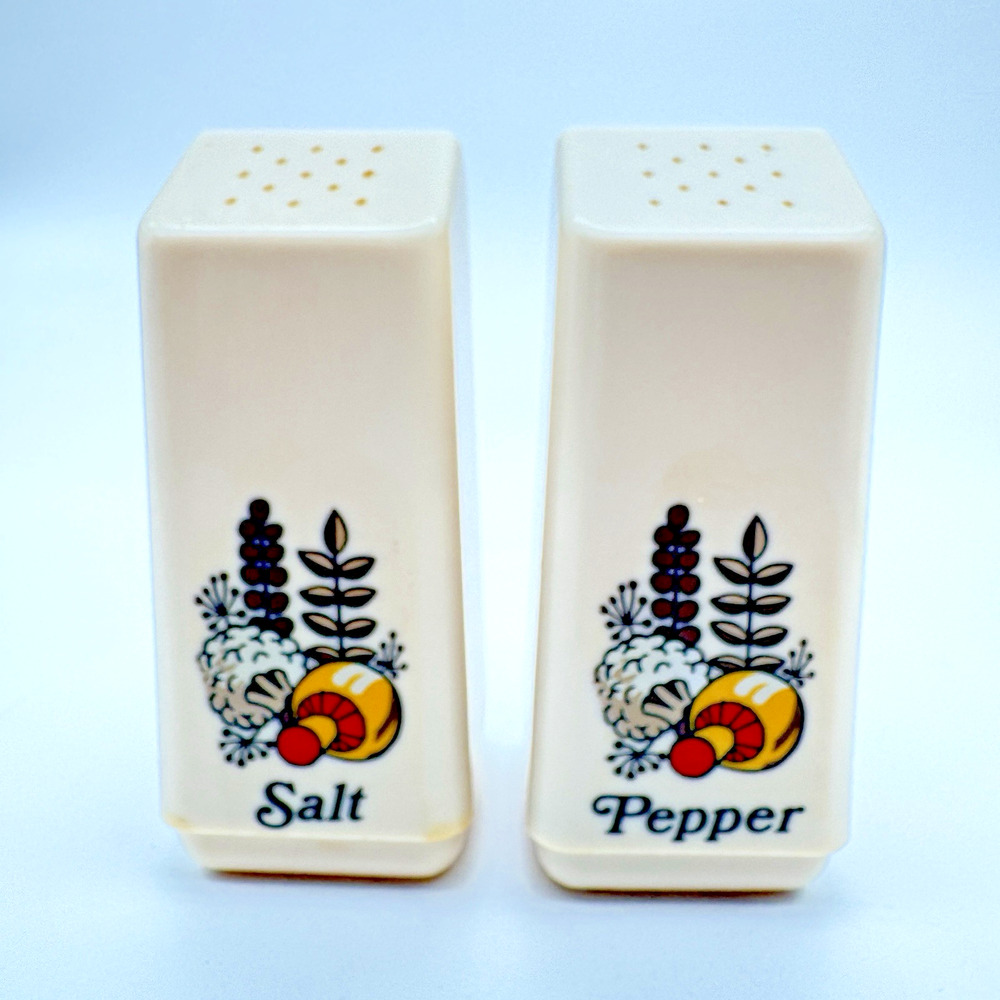 Vintage 70s Salt Pepper Shakers Mushrooms Herbs Veggies Off White Rubbermaid 5"
